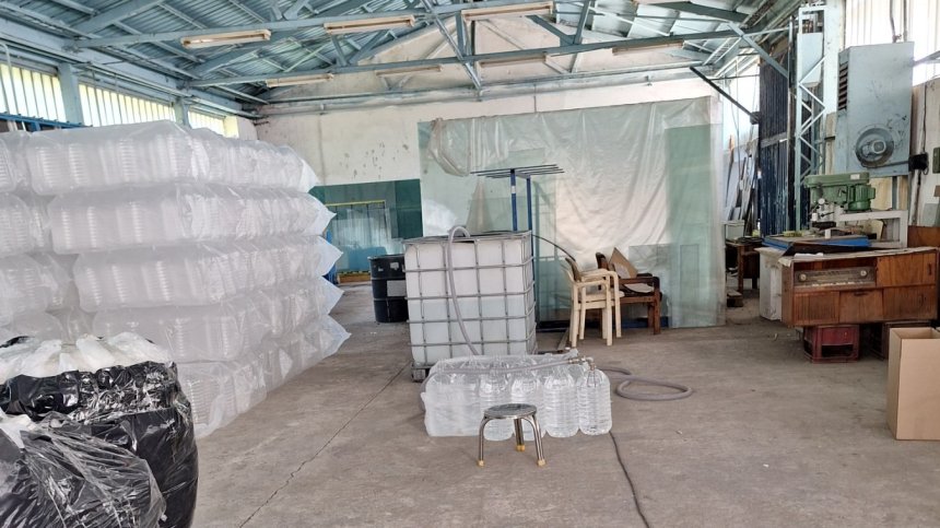 Митничари задържаха над 8800 литра нелегален алкохол в Пловдивско