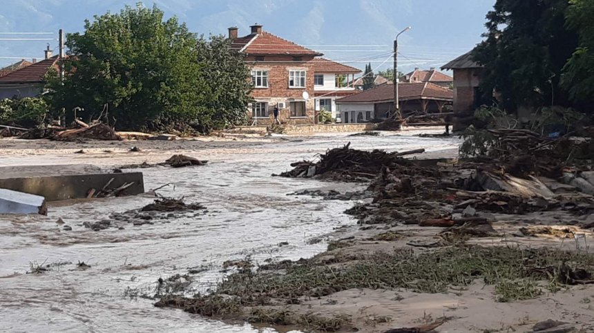 Село Трилистник е под вода, тече евакуация