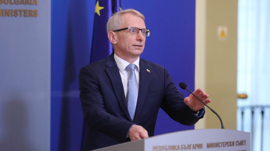 Премиерът представи плана за спиране на руския нефт, така че да не поскъпнат горивата