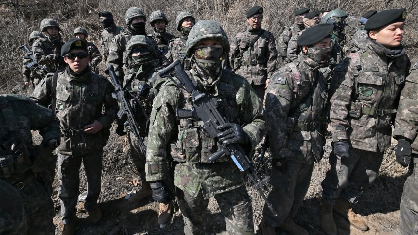 Южна Корея повиши равнището на тревога, бие аларма за атаки от КНДР