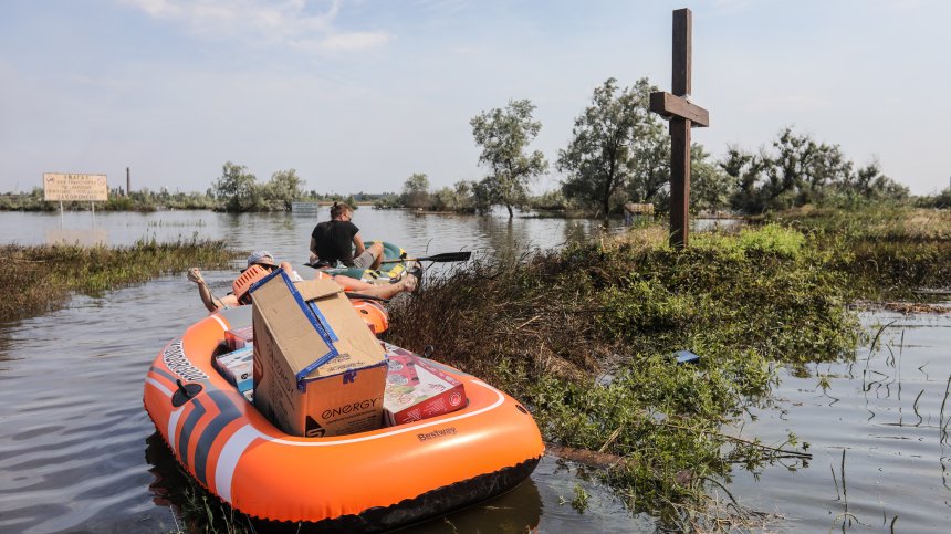Стотици хиляди украинци са без питейна вода, ООН изпрати помощ. Зеленски: Закъсняха