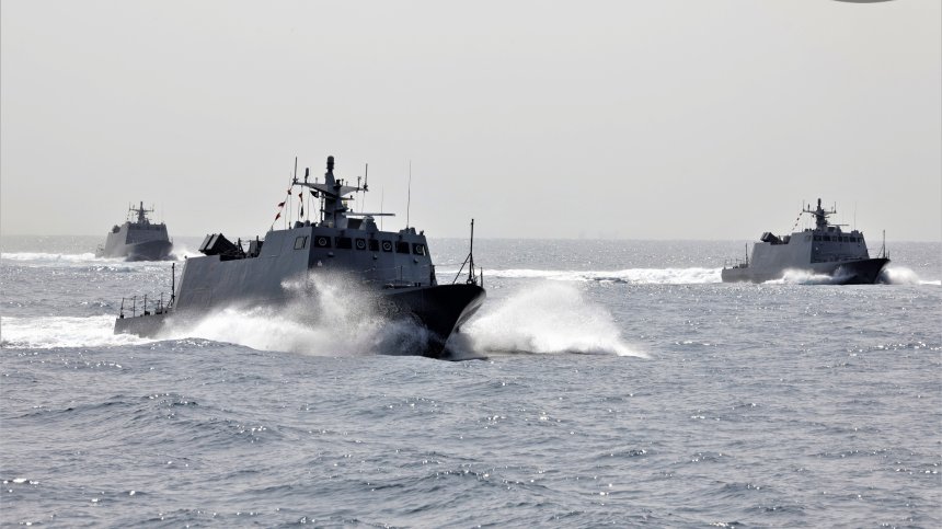 8 китайски военни кораба все още са във водите около Тайван