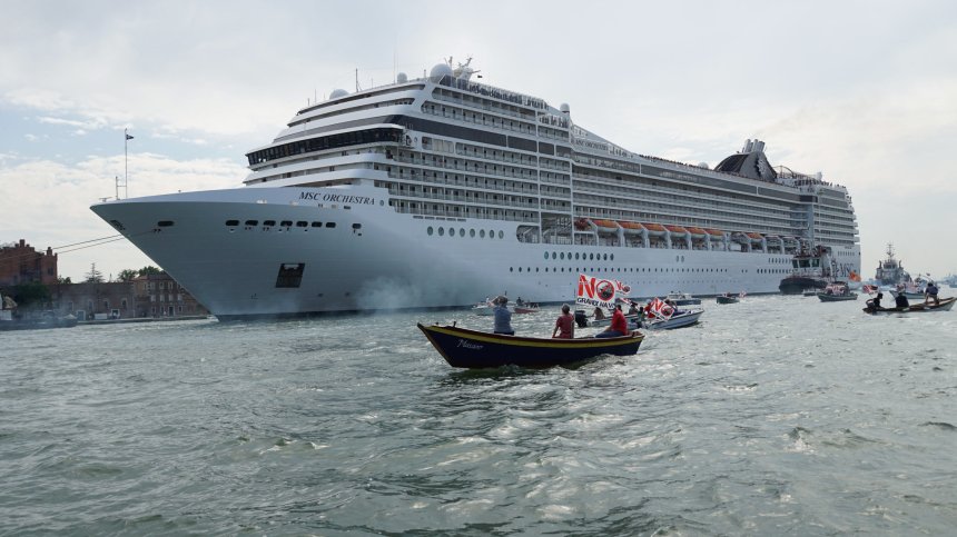 След заплаха от ЮНЕСКО: Забраняват круизните кораби във Венецианската лагуна