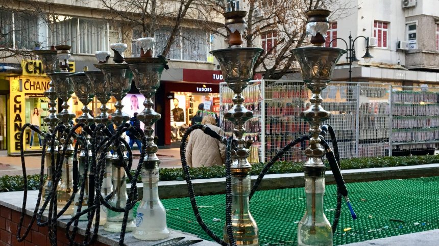 Забраниха продажбата на наргилета и е-цигари на непълнолетни