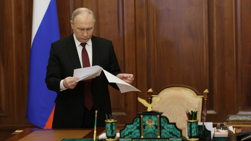 Путин с указ: Русия да е четвърта икономика в света, да се раждат повече деца