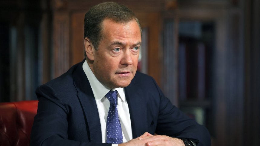 Медведев: Срещу Зеленски може да има покушение, подобно на това срещу Хитлер