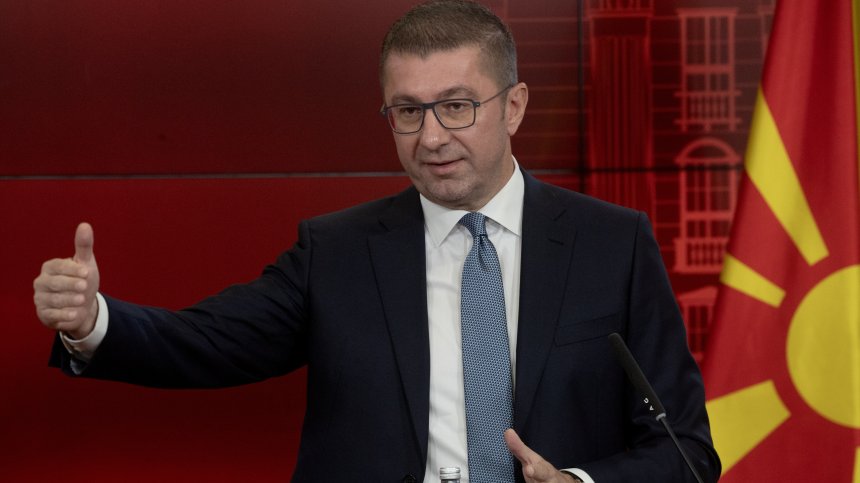 Християн Мицкоски: Няма да впишем българите в Конституцията