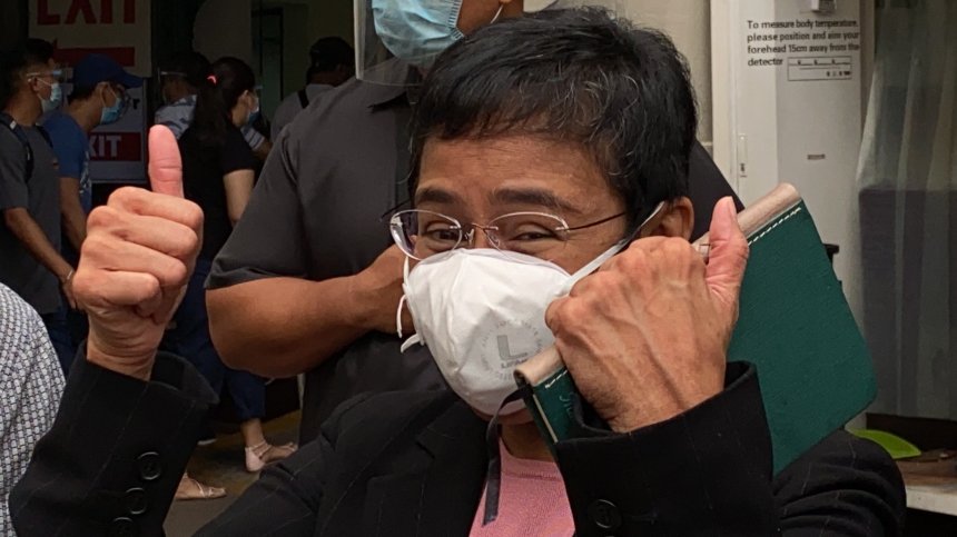 Присъдиха Нобеловата награда за мир на журналисти от Филипините и Русия