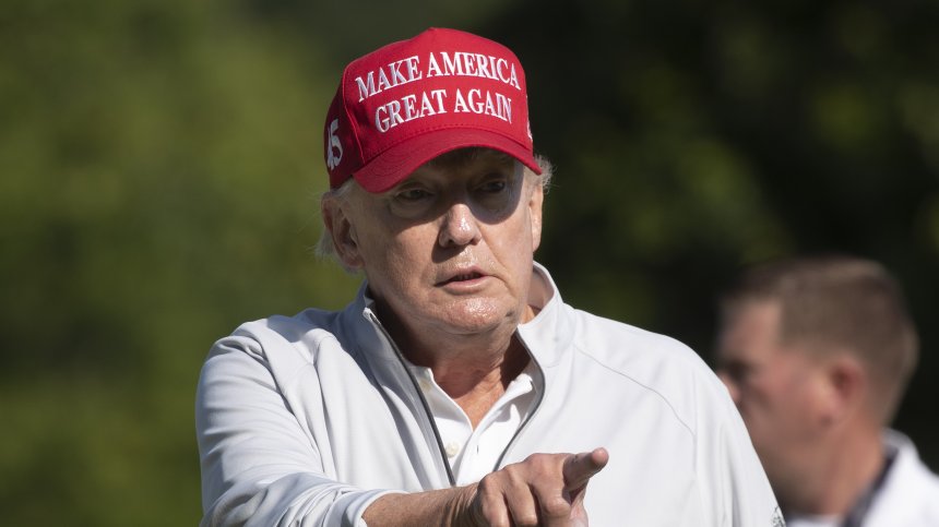 След федералните обвинения - Тръмп е заплашен с дълги години затвор