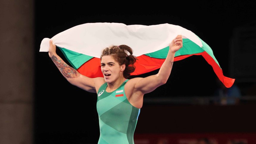 Браво! Тайбе Юсеин грабна златото на Европейското по борба в Будапеща