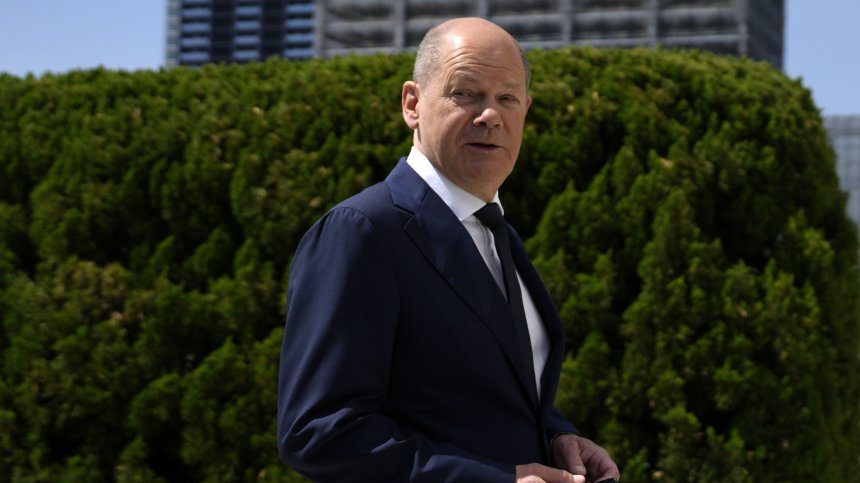 Шолц: Украйна няма скоро да получи изтребители, но помощта на Запада е дългосрочна