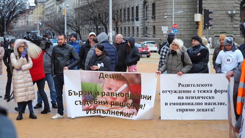 Парламентът одобри нови правила за споделено родителство