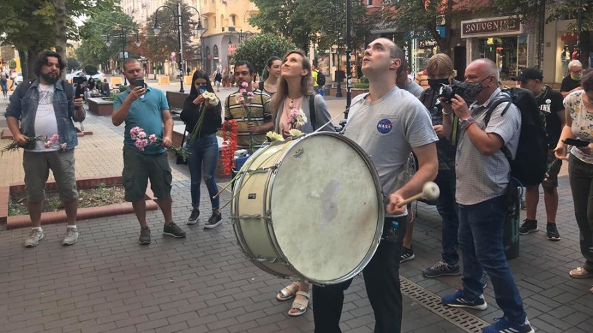 Протест пред Oбластната управа в София заради "изроди" на Илиан Тодоров