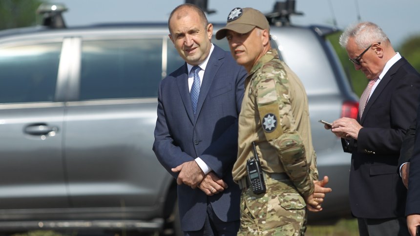 Радев: Не одобрявам рокадите в парламента, печелят време