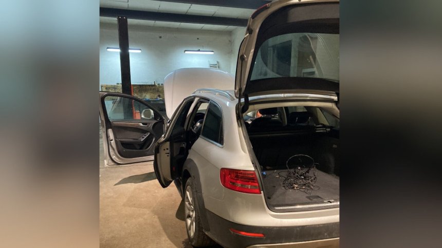 Тайна работилница за крадени коли откриха в Перник