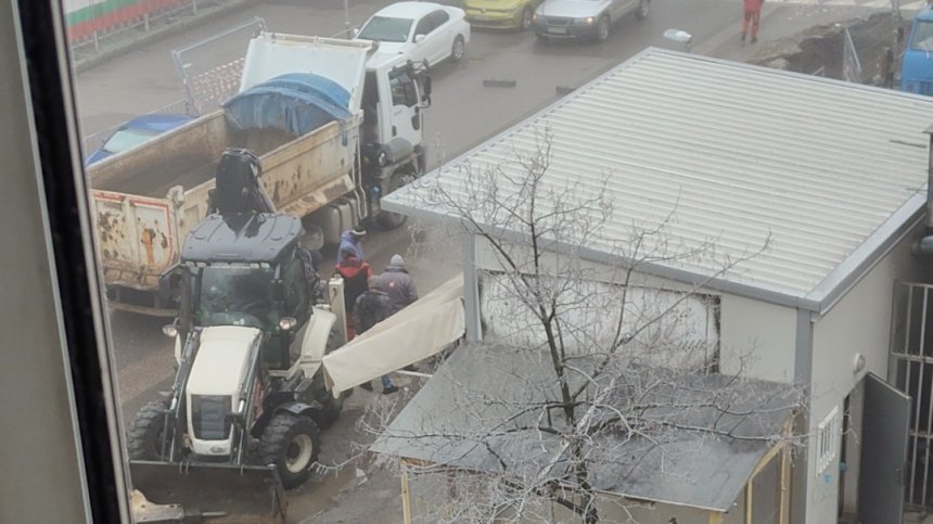 Авария на "Топлофикация София": Ученици мръзнат на 0&deg; и мъгла навън