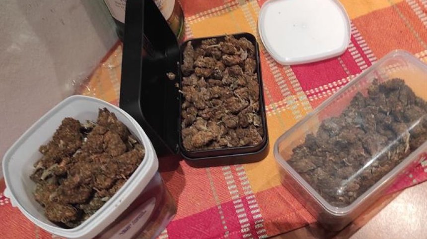 Заловиха 44-годишна жена от София с близо килограм амфетамини, марихуана и екстази