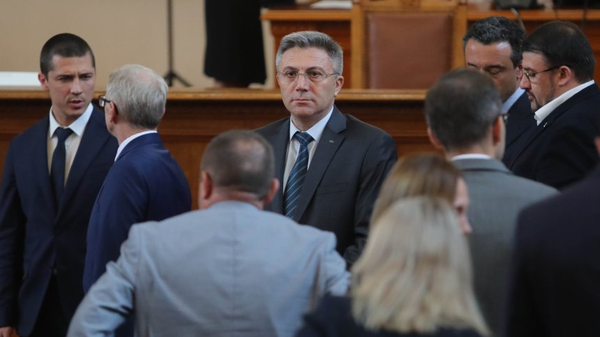 ДПС ще реши как да гласува за кабинета "Денков" след отчитането на мандата пред Радев