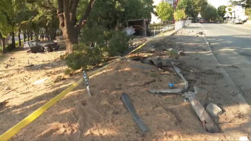 Ад в Айтос: Реанимират 17-годишно момче след удара, отнел живота на баща и две деца