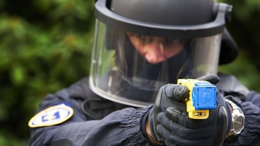 Британски полицаи нападнаха погрешка сляп старец
