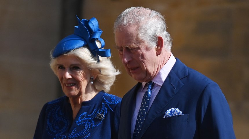 Историческо: Чарлз III облича мантия на Джордж VI, Камила - тази от коронацията на Елизабет II