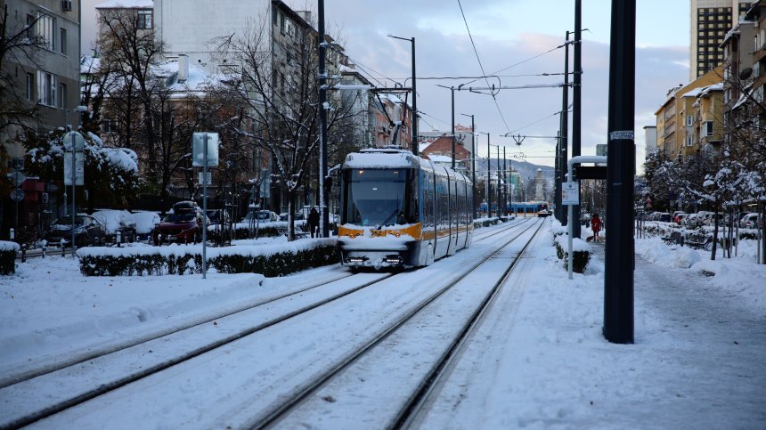 Това е актуалната обстановка в снежна и заледена София