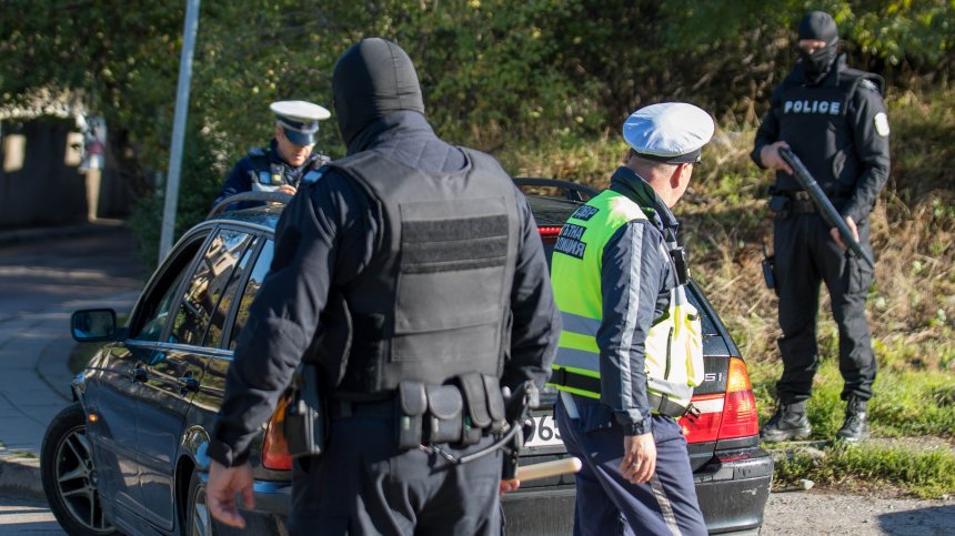 Задържаха двама за жестокото убийство в Столетово