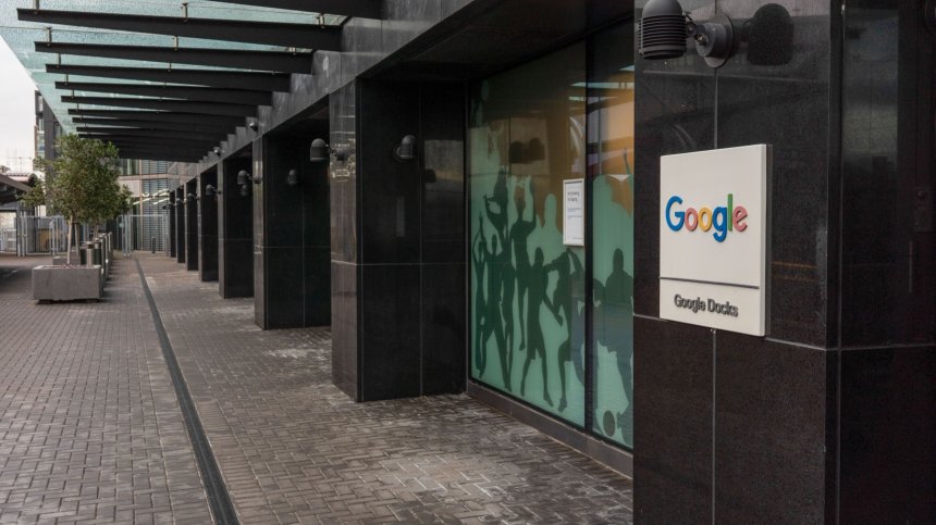 Google връща служителите в офиса, въвежда ограничения за работата от вкъщи