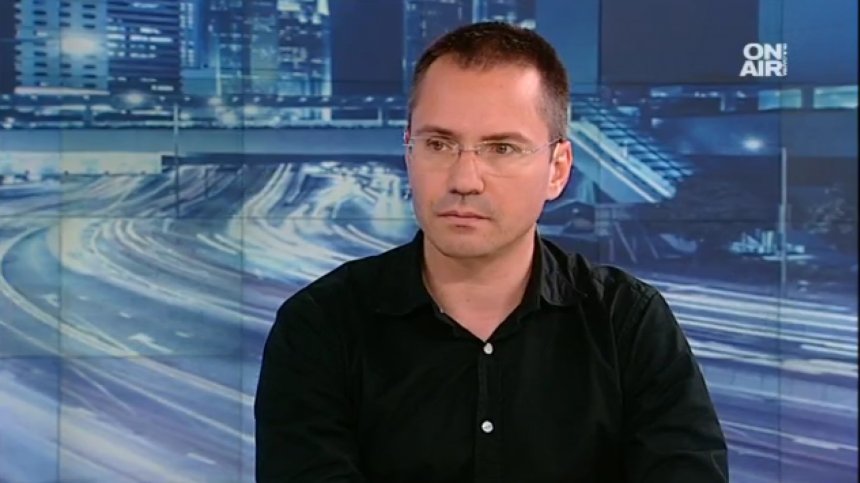 Борбата срещу пакета "Макрон" не е свършила и е рано е за празненства, смята Джамбазки