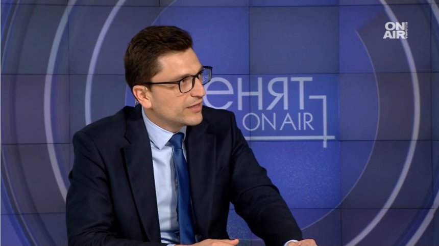 Сабрутев: Бюджет 2026 удря работещи и пенсионери, за да има милиарди за асфалт и оръжия