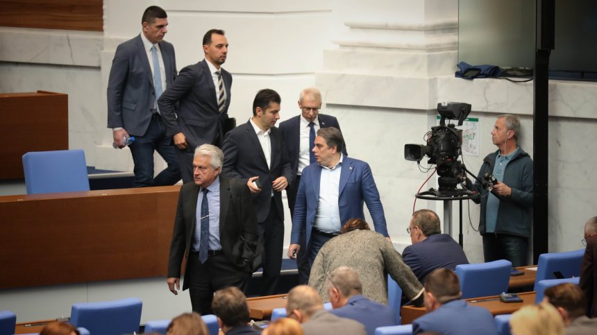 Депутатите правят шести опит да си изберат председател (СНИМКИ)
