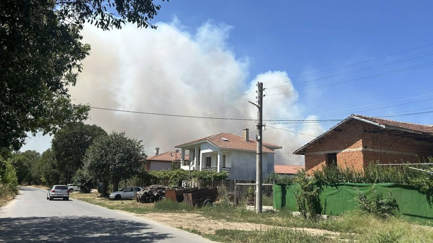 Евакуираха дом за възрастни заради пожара край Сунгурларе