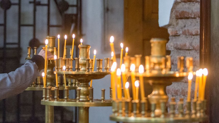 Мъж буйства в църква в Стара Загора, пратиха го в психиатрична болница