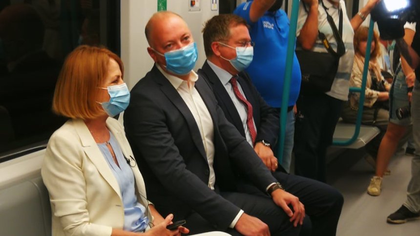 Протестиращи поискаха оставката на Фандъкова при откриването на метрото