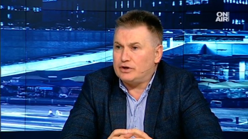 Трети пол не съществува! Анкетата, обиколила училищата, е недоразумение, посочи патриот