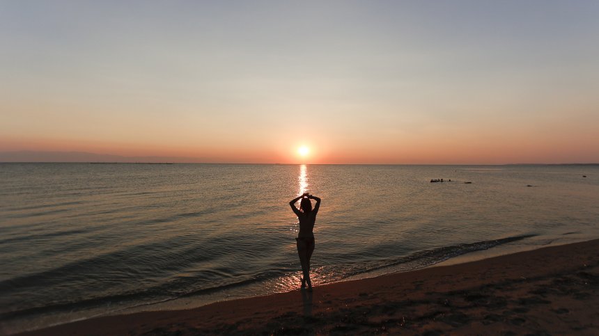 Забраниха влизането в морето на 12 плажа в гръцката област Атика
