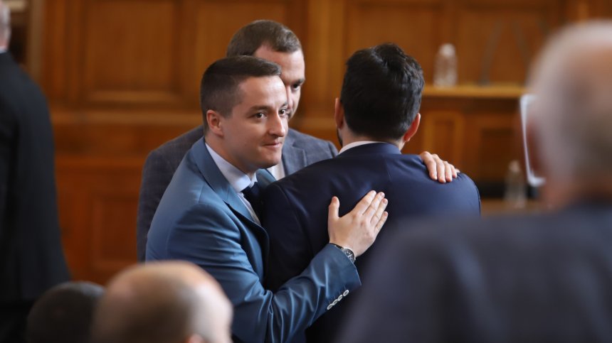 Божанов: С публичните фишове и актове ще е ясно кой слага "чадър"