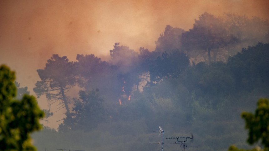 В Италия падат температурни рекорди, бушуват стотици пожари