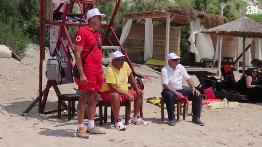 Криза със спасителите на плажа - гонят ги лошите туристи и ниските заплати (ВИДЕО)