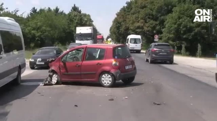 Тежка катастрофа на пътя Русе - Разград, пострадали са жена и дете