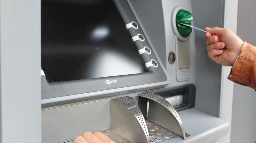 Минималната работна заплата в Гърция става &euro;880 от 1 април