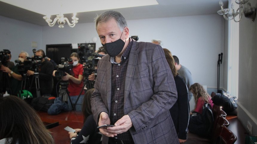 Здравните власти променят част от мерките, Ковид вълната върви към спад