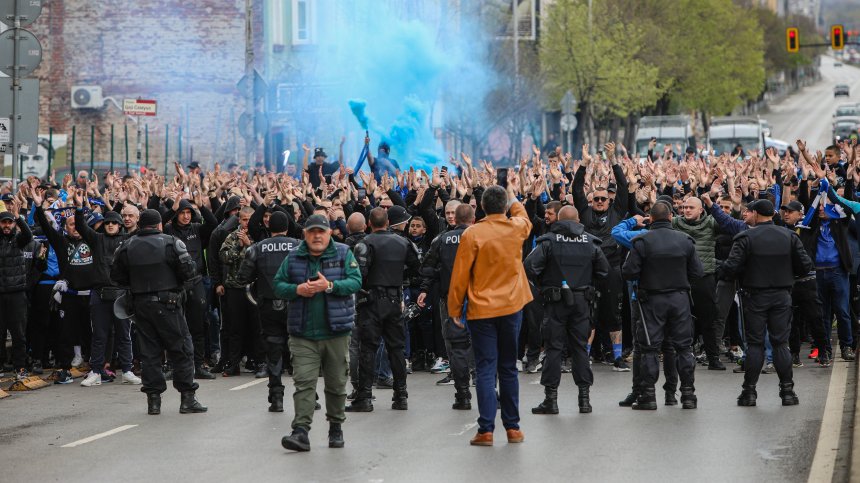 2000 запалянковци на "сините" минаха с шествие преди дербито с ЦСКА