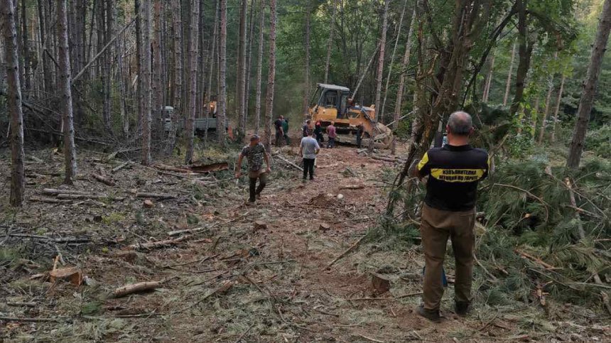 Горски служители помагаха в гасенето на 13 пожара