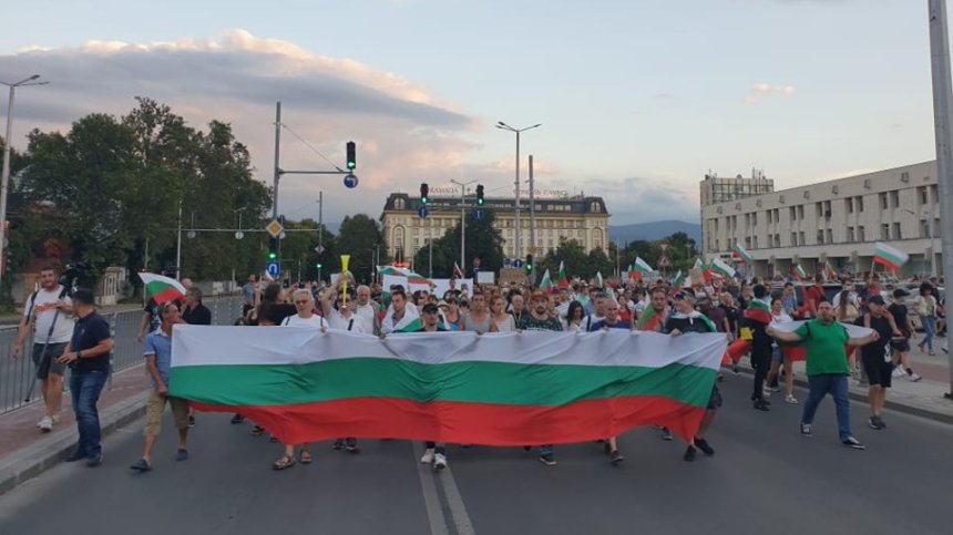 Шествие в Пловдив, в Стара Загора проверяват кой блокира пътя