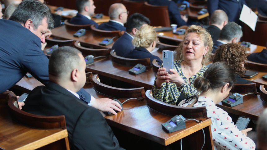 Депутатите гласуват промените в Закона за домашното насилие