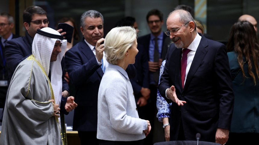 ЕС обеща да даде €2,5 млрд. помощ за Сирия