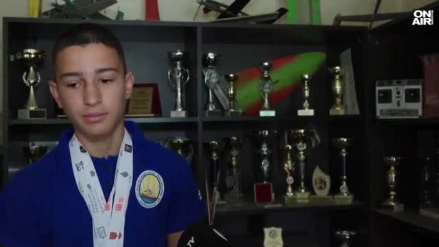 14-годишният Пламен Георгиев стана световен шампион по корабомоделен спорт