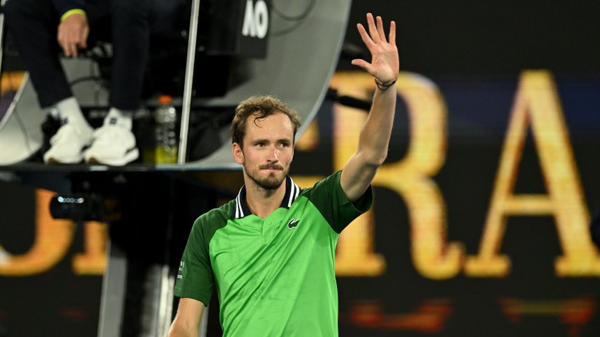 Медведев с епичен обрат в Мелбърн, сломи Русувуори