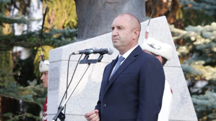 Радев в Троян: Ще направим всичко възможно за България, каквато я виждаше Апостола